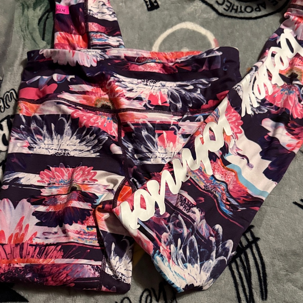 Betsy Johnson performance Floral Patterned Leggings